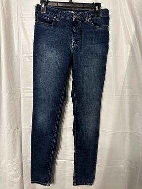 Silver Jeans. Bleecker fit. Womenās size 29x29 dark wash